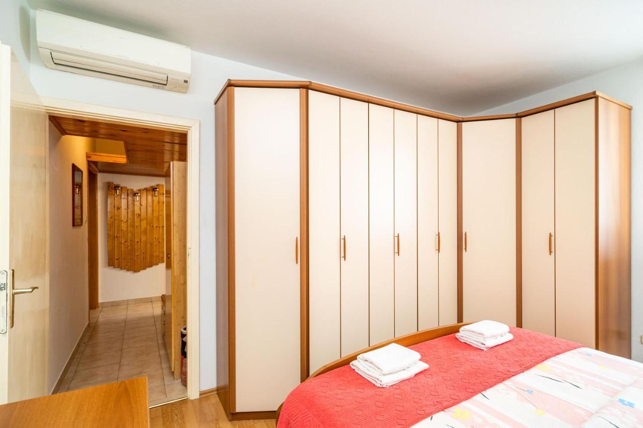 Apartment Spacious Three Bedroom *