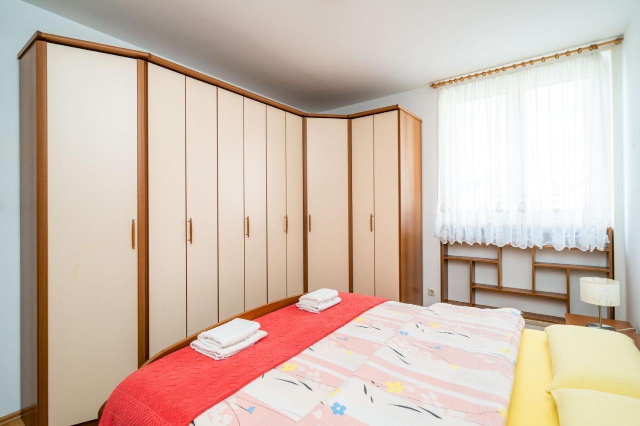 Apartment Spacious Three Bedroom *