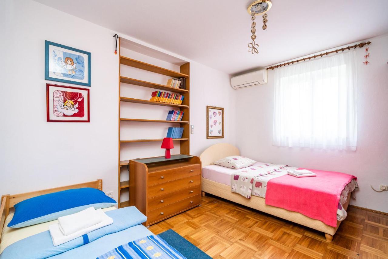 Apartment Spacious Three Bedroom *